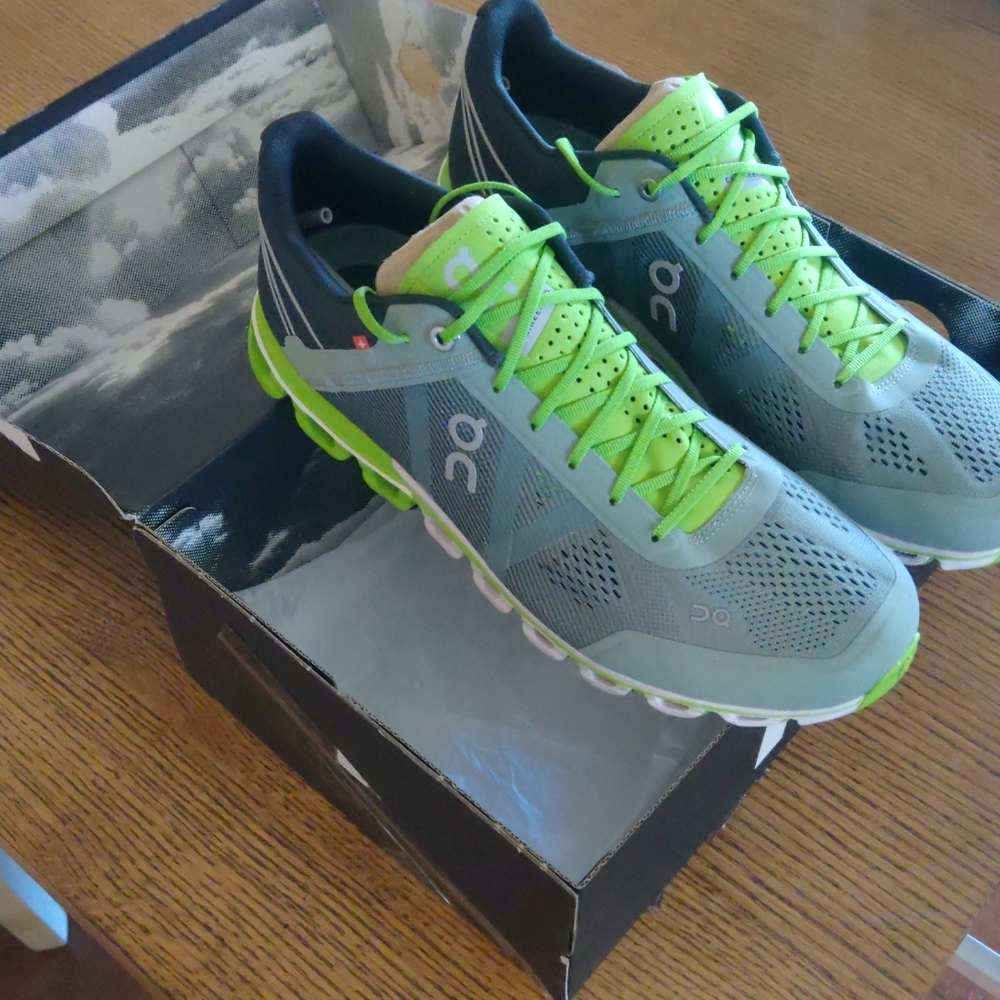 Basiclly brand new size 9.5 ON Running Cloudflow